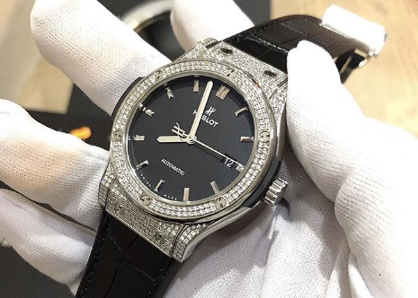 Đồng hồ Hublot Classic Fusion Titanium Pave Diamonds