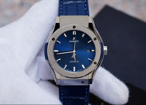 Đồng hồ Hublot dây da tuyệt đẹp