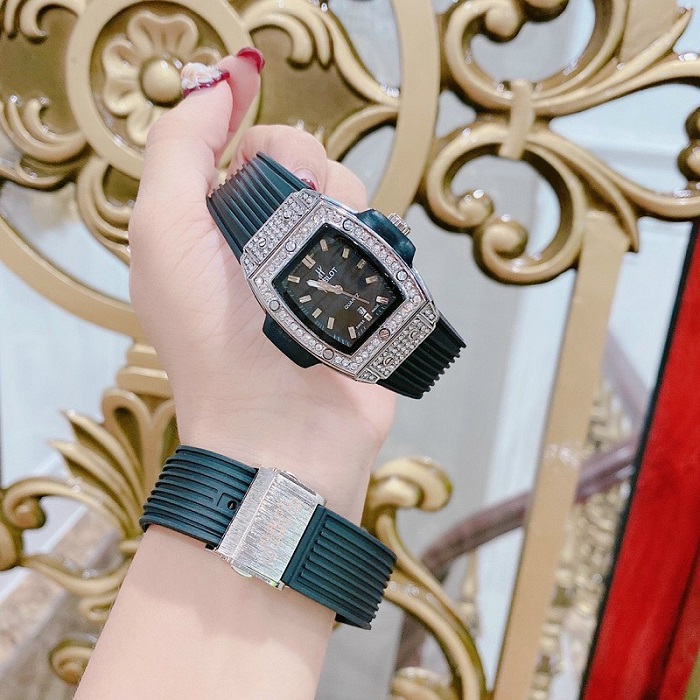 Đồng hồ Hublot nữ mặt vuông tuyệt đẹp